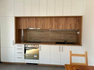 Pronájem bytu 1+kk, Praha - Smíchov, Na Neklance, 42 m2