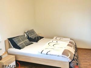 Pronájem bytu 2+1, Opava - Kateřinky, Holasická, 59 m2