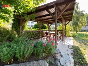 Prodej komerční nemovitosti, Kundratice, 770 m2