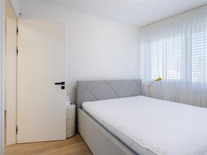 Pronájem vily, Praha - Horní Měcholupy, U Golfu, 248 m2