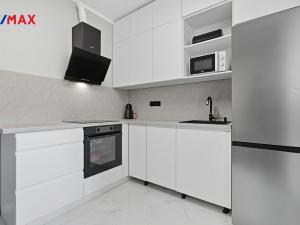 Prodej bytu 2+1, Karlovy Vary, K. Čapka, 57 m2