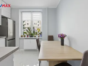 Prodej bytu 2+1, Karlovy Vary, K. Čapka, 57 m2