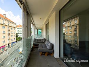 Pronájem bytu 2+kk, Praha - Košíře, Hlaváčkova, 49 m2