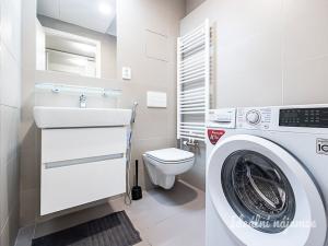 Pronájem bytu 2+kk, Praha - Košíře, Hlaváčkova, 49 m2