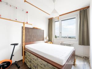 Pronájem bytu 2+kk, Praha - Prosek, Zárybská, 40 m2