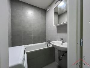 Pronájem bytu 2+1, Praha - Malešice, Bydžovského, 57 m2