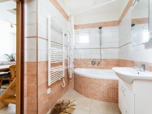 Prodej rodinného domu, Velký Chlumec, 180 m2