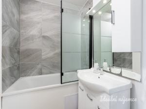 Pronájem bytu 3+1, Praha - Hloubětín, Kardašovská, 76 m2