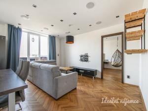 Pronájem bytu 3+1, Praha - Vysočany, Spojovací, 68 m2