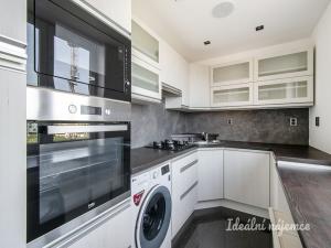 Pronájem bytu 3+1, Praha - Vysočany, Spojovací, 68 m2