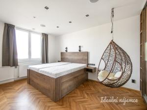 Pronájem bytu 3+1, Praha - Vysočany, Spojovací, 68 m2