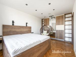 Pronájem bytu 3+1, Praha - Vysočany, Spojovací, 68 m2