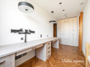Pronájem bytu 3+1, Praha - Vysočany, Spojovací, 68 m2
