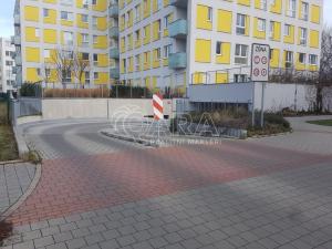 Prodej garážového stání, Praha - Libeň, U Slovanky, 13 m2