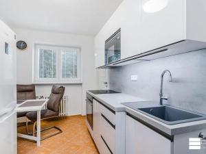 Pronájem bytu 2+1, Praha - Hloubětín, Kbelská, 52 m2