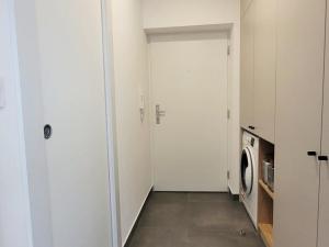 Pronájem bytu 1+kk, Praha - Strašnice, Strančická, 33 m2