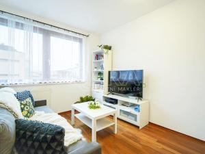 Pronájem bytu 2+kk, Praha - Vysočany, Podnádražní, 64 m2