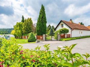 Prodej rodinného domu, Jevany, U Rybníka, 205 m2