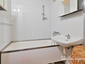 Pronájem bytu 3+1, Brno, Okrouhlá, 78 m2