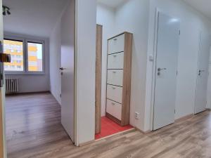 Pronájem bytu 2+1, Hradec Králové - Třebeš, Urxova, 55 m2
