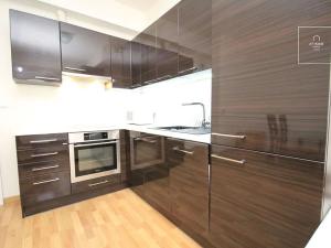 Pronájem bytu 2+kk, Praha - Žižkov, Jeseniova, 46 m2
