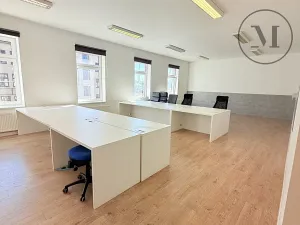 Pronájem kanceláře, České Budějovice, Nádražní, 180 m2