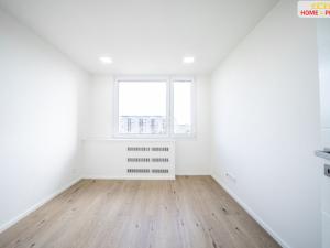 Prodej bytu 3+1, Praha - Kobylisy, Chabařovická, 69 m2