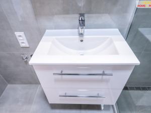 Prodej bytu 3+1, Praha - Kobylisy, Chabařovická, 69 m2