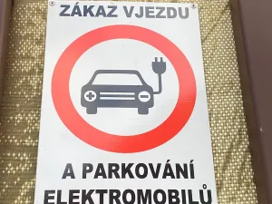 Pronájem garáže, Praha - Kamýk, Pavlíkova, 20 m2