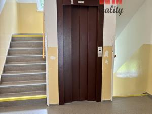 Prodej bytu 1+1, Karlovy Vary - Bohatice, Dubová, 30 m2