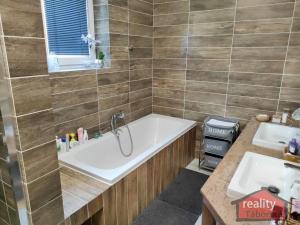 Prodej rodinného domu, Říčany, 341 m2