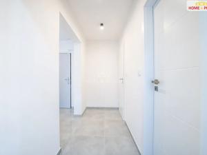 Prodej bytu 3+1, Praha - Kobylisy, Chabařovická, 69 m2
