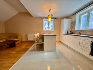 Pronájem bytu 3+kk, Praha - Holešovice, Milady Horákové, 90 m2