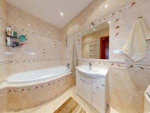 Prodej bytu 3+kk, Karlovy Vary, Vřídelní, 81 m2