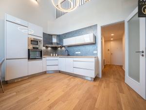 Pronájem bytu 2+kk, Praha - Holešovice, U průhonu, 47 m2