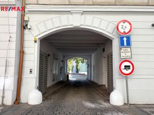 Pronájem garážového stání, Praha - Vinohrady, Korunní, 13 m2