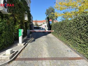 Pronájem garážového stání, Praha - Vinohrady, Korunní, 13 m2
