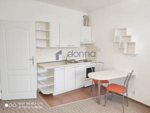 Pronájem bytu 1+kk, Praha, Přípotoční, 26 m2