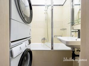 Pronájem bytu 2+1, Praha - Malešice, Plaňanská, 55 m2
