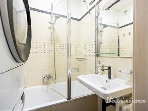 Pronájem bytu 2+1, Praha - Malešice, Plaňanská, 55 m2