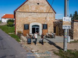 Prodej obchodního prostoru, Znojmo - Popice, 1700 m2