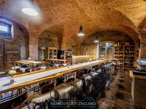 Prodej obchodního prostoru, Znojmo - Popice, 1700 m2