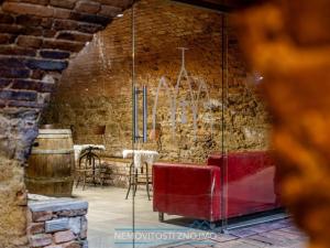 Prodej obchodního prostoru, Znojmo - Popice, 1700 m2