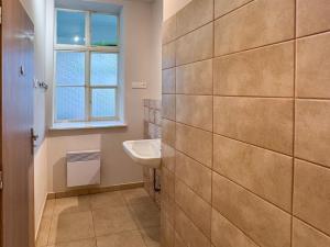 Pronájem kanceláře, Žatec, Hájkova, 64 m2