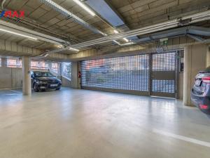 Pronájem garážového stání, Praha - Nusle, Rostislavova, 15 m2