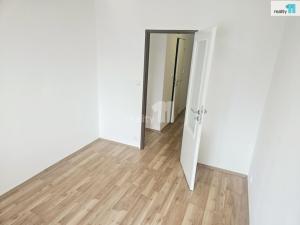 Pronájem bytu 2+kk, Praha - Lhotka, Novodvorská, 40 m2