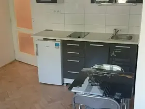 Pronájem bytu 1+kk, Praha - Vršovice, Jerevanská, 27 m2