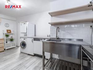 Prodej obchodního prostoru, Praha - Karlín, Pernerova, 128 m2