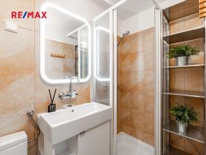 Prodej obchodního prostoru, Praha - Karlín, Pernerova, 128 m2