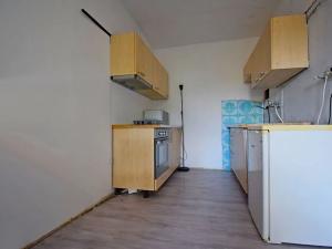 Pronájem bytu 2+kk, Praha - Kobylisy, Mirovická, 45 m2